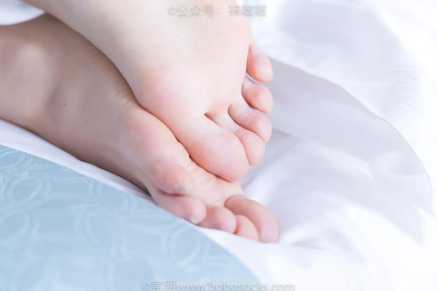 [BoBoSocks袜啵啵]NO.052 瑶瑶-JK制服、帆布鞋、白棉袜、裸足 [133P]插图4